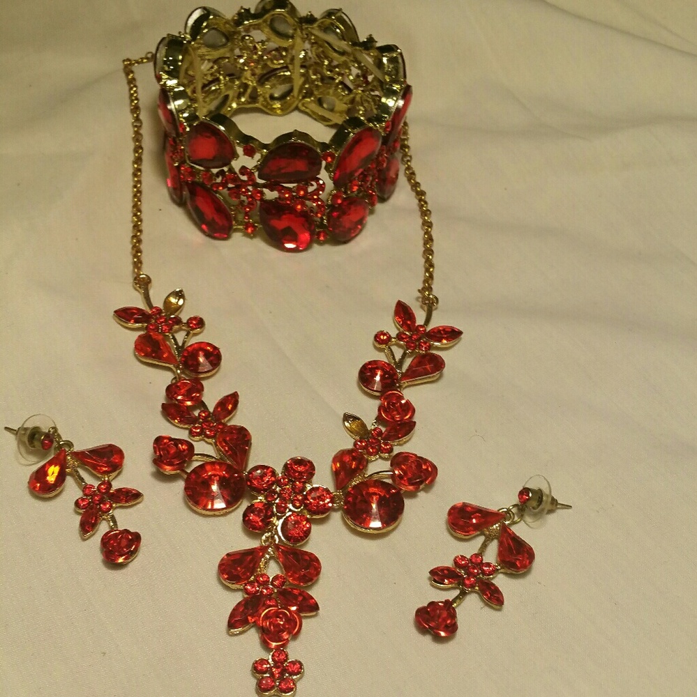 Red and Gold jewelry set!